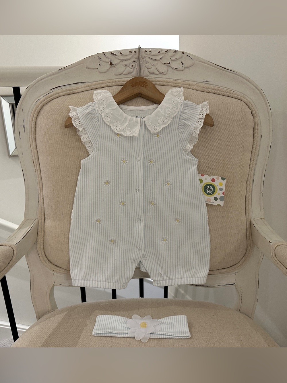 🦢 12 Mth 100% Cotton Baby Girl White Eyelet Trim Romper with Daisy Embroidery